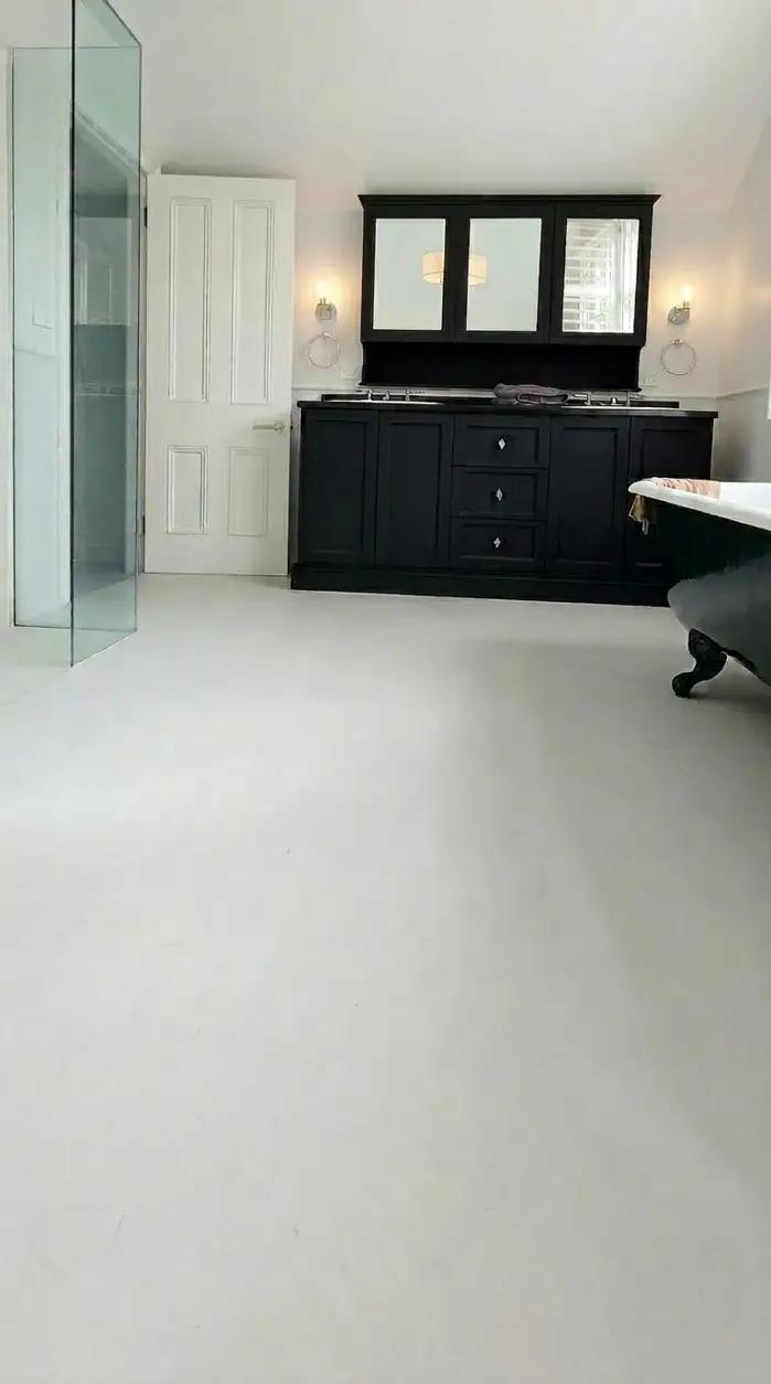 Floor-to-wall seamless microcement in a Manly bathroom