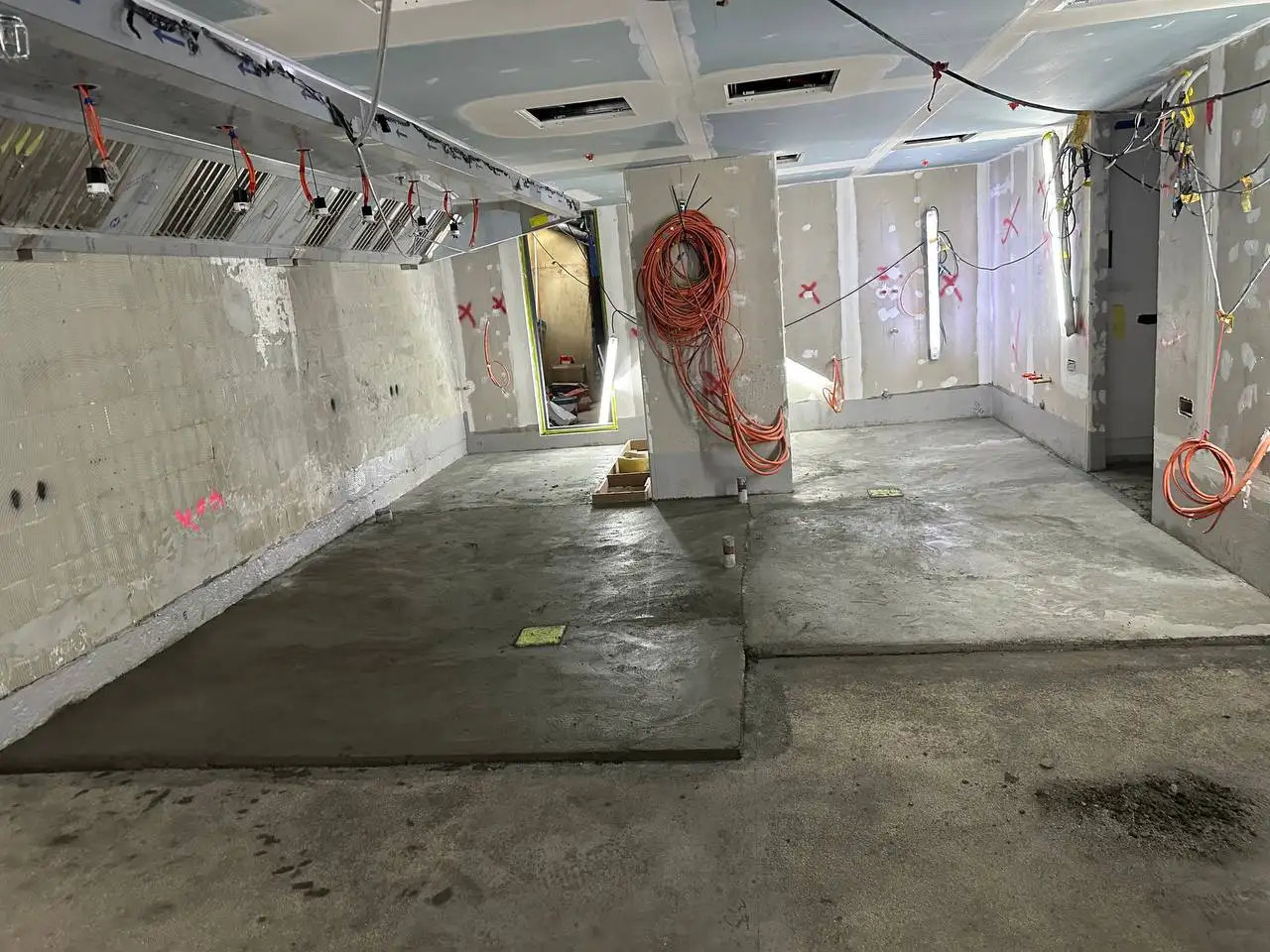 Screeding flooring